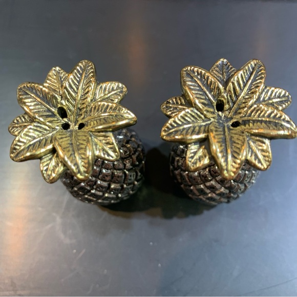 COPY - Heavy metal pineapple salt and pepper shakers - Picture 2 of 4